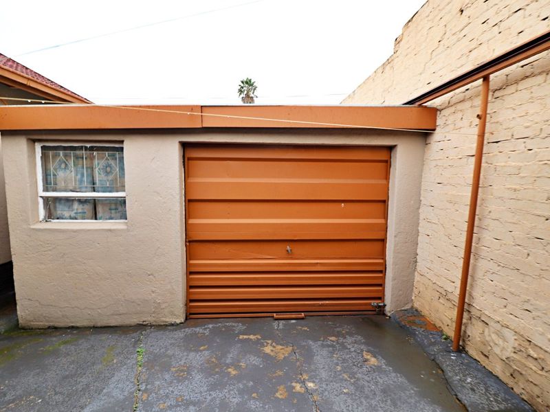 Spacious 3-Bedroom Home with Ample Covered Parking - Photo 7