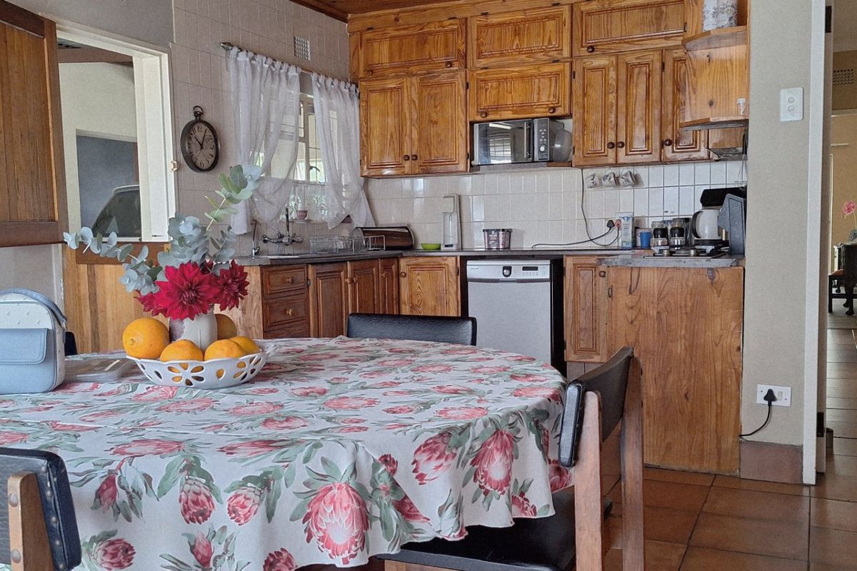 Charming Family Home in the Heart of Rothdene, Meyerton - Photo 2