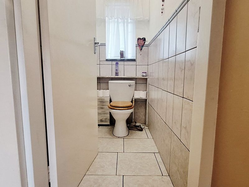 Charming Family Home in the Heart of Rothdene, Meyerton - Photo 7