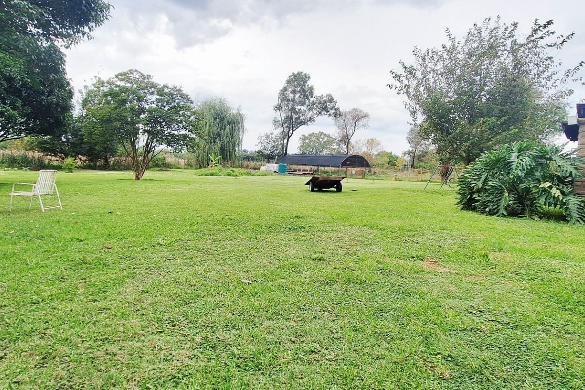 Spacious 1-Hectare Property with Home and Flatlet – Endless Potential - Photo 2