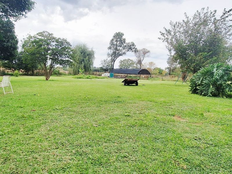 Spacious 1-Hectare Property with Home and Flatlet – Endless Potential - Photo 2