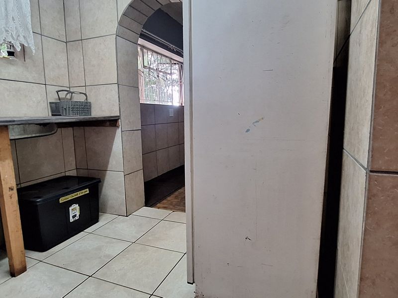 Spacious 1-Hectare Property with Home and Flatlet – Endless Potential - Photo 6