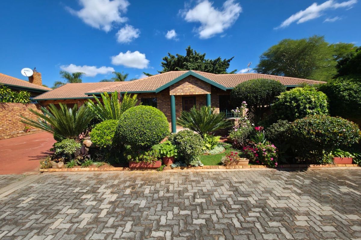 Secure Three Bedroom Home in Magalieskruin - Photo 5