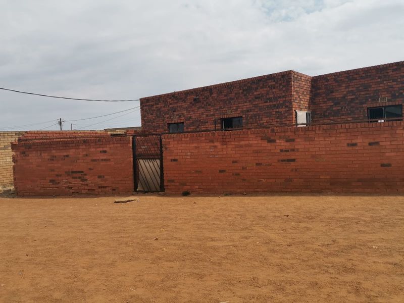 Renovated Property in Stratford for Sale - Photo 2