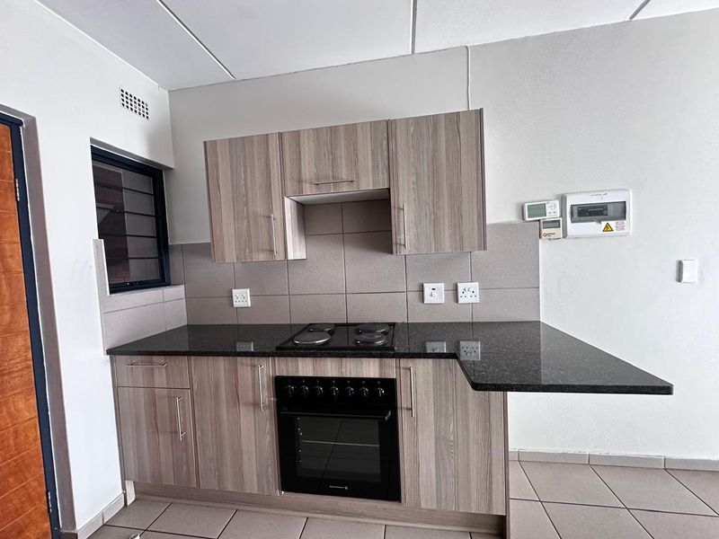 2 Bedroom And 1 Bathroom Apartment to Rent in Ravenswood - Photo 3