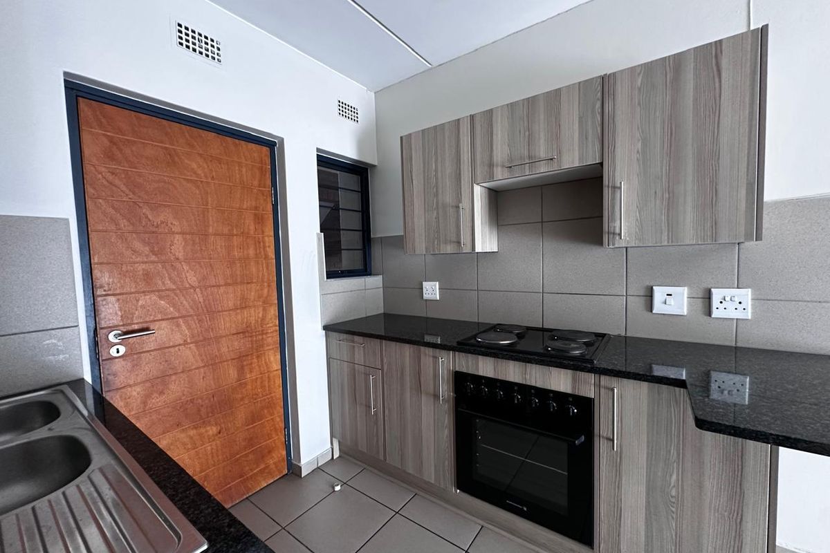 2 Bedroom And 1 Bathroom Apartment to Rent in Ravenswood - Photo 2