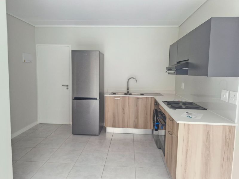 Welcome to a spacious and secure estate in Boksburg, offering comfortable and moder living. - Photo 2