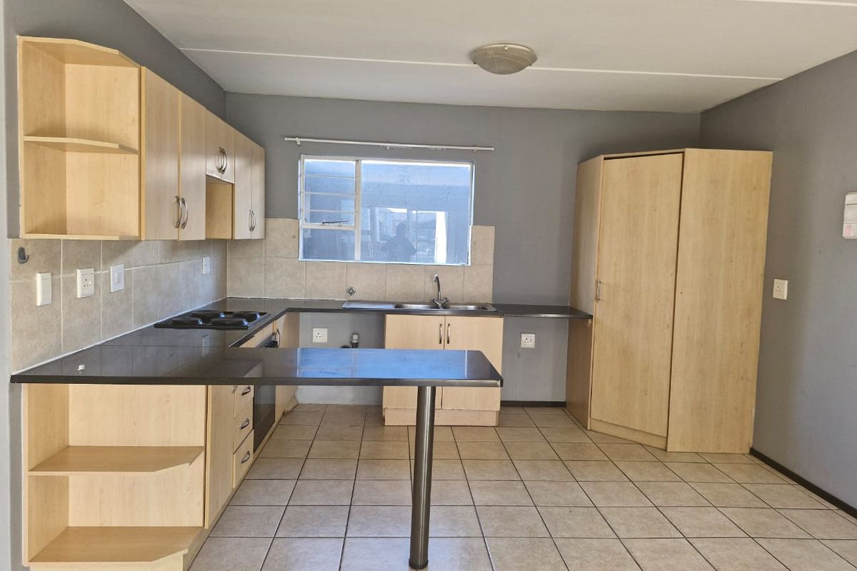 Discover comfortable living in a spacious and secure estate in Boksburg - Photo 4
