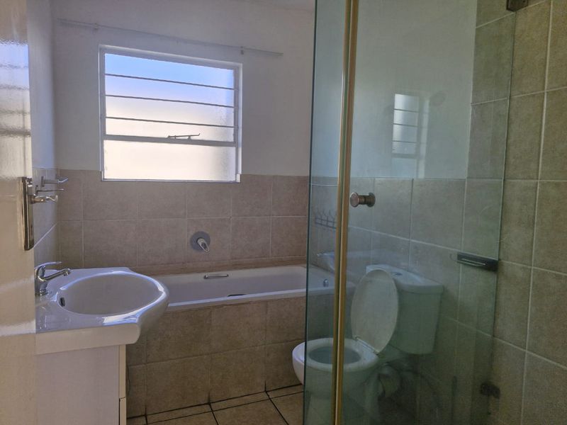 Discover comfortable living in a spacious and secure estate in Boksburg - Photo 6