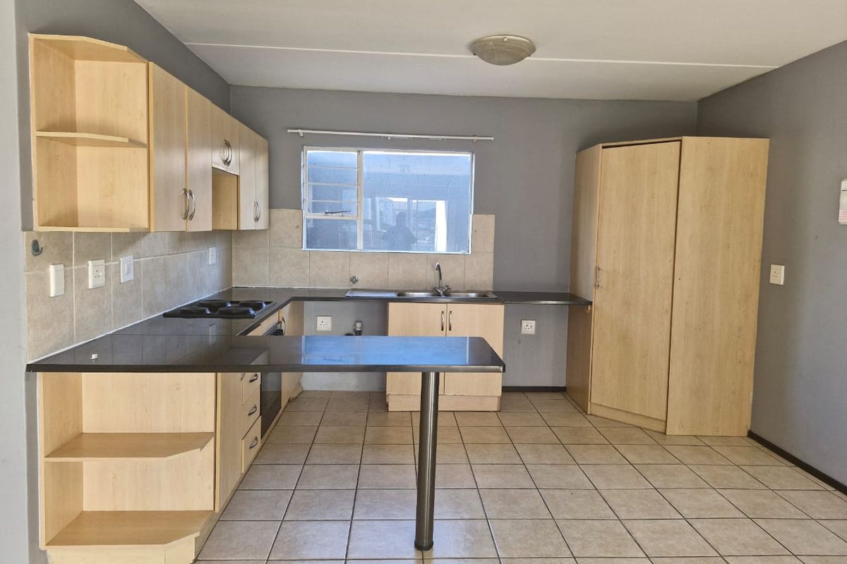 Discover comfortable living in a spacious and secure estate in Boksburg - Photo 2