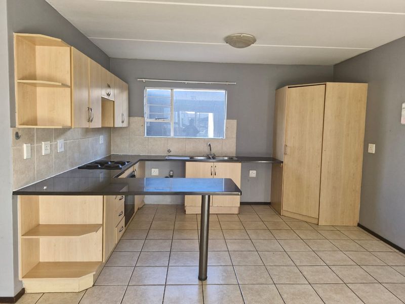 Discover comfortable living in a spacious and secure estate in Boksburg - Photo 2
