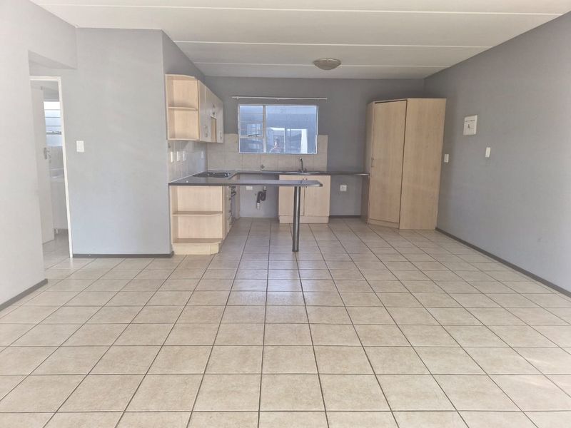 Discover comfortable living in a spacious and secure estate in Boksburg - Photo 3