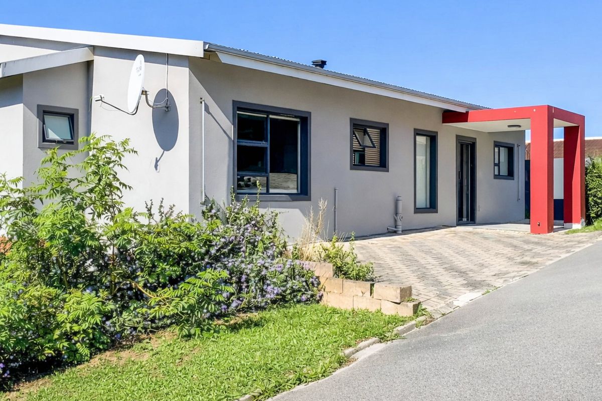 Perched Up High Without Needing Wings in Sought After Beacon Bay With Beautiful Views - Photo 2