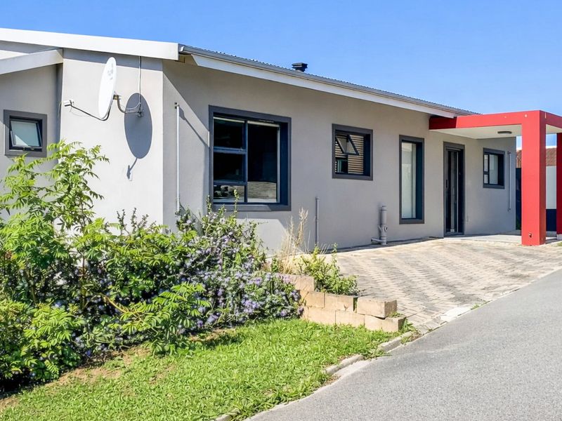 Perched Up High Without Needing Wings in Sought After Beacon Bay With Beautiful Views - Photo 2