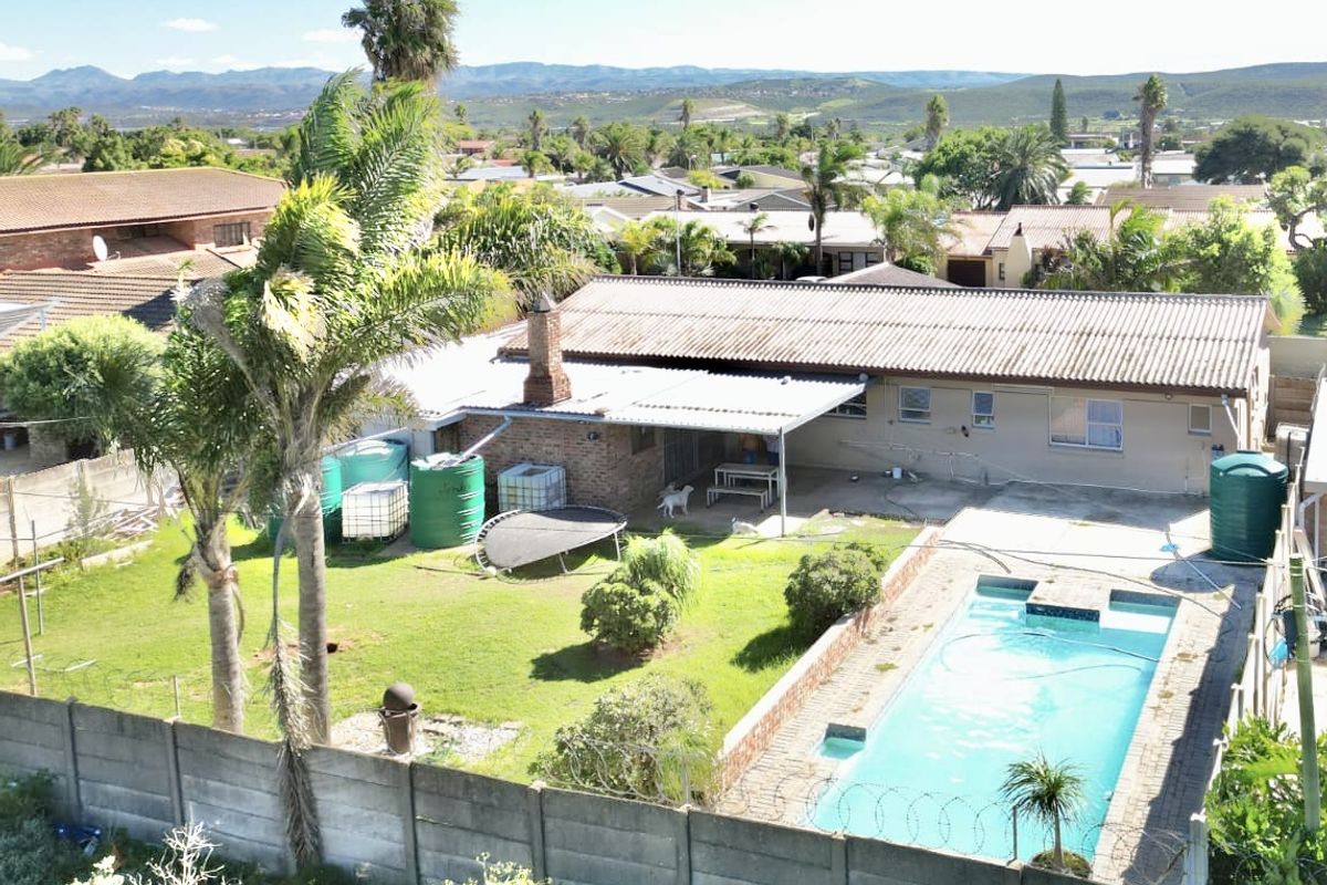 Charming 3 Bedroom Home in Campher Park Despatch - Photo 4