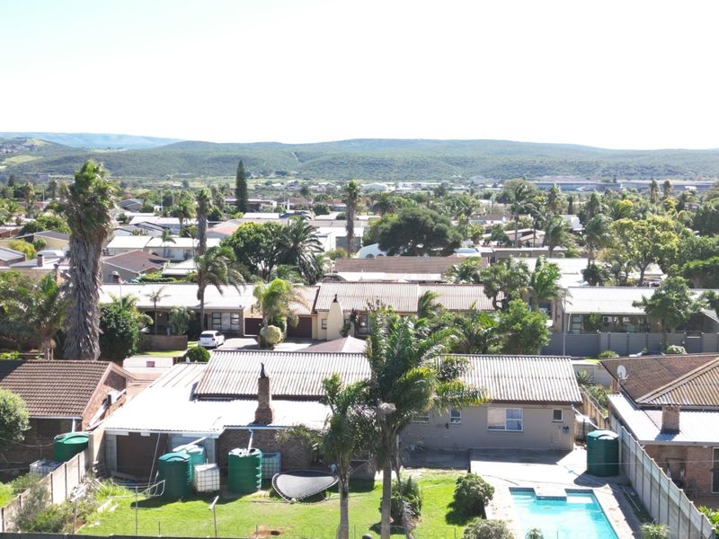 Charming 3 Bedroom Home in Campher Park Despatch - Photo 5