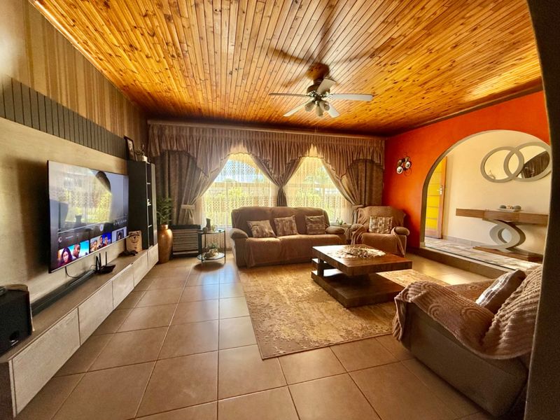 Charming 3 Bedroom Home in Campher Park Despatch - Photo 9