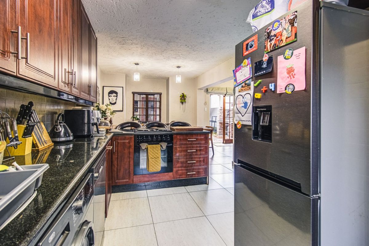 Cluster Living at Its Finest  - Photo 4