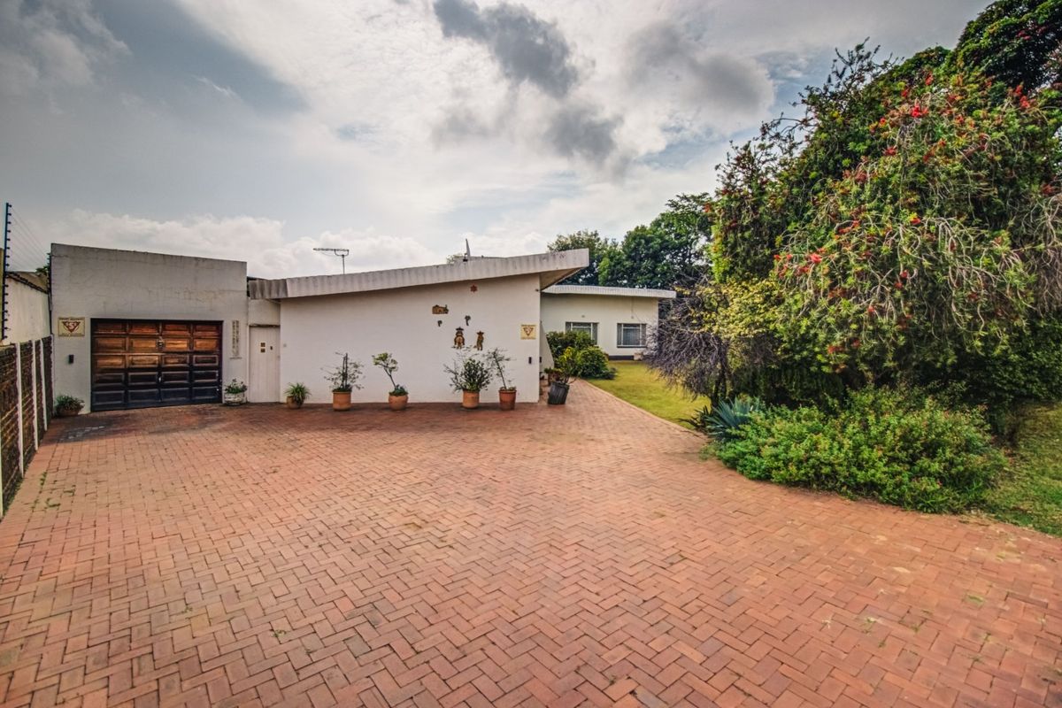 A VINTAGE GEM WITH ROOM TO GROW - Photo 3