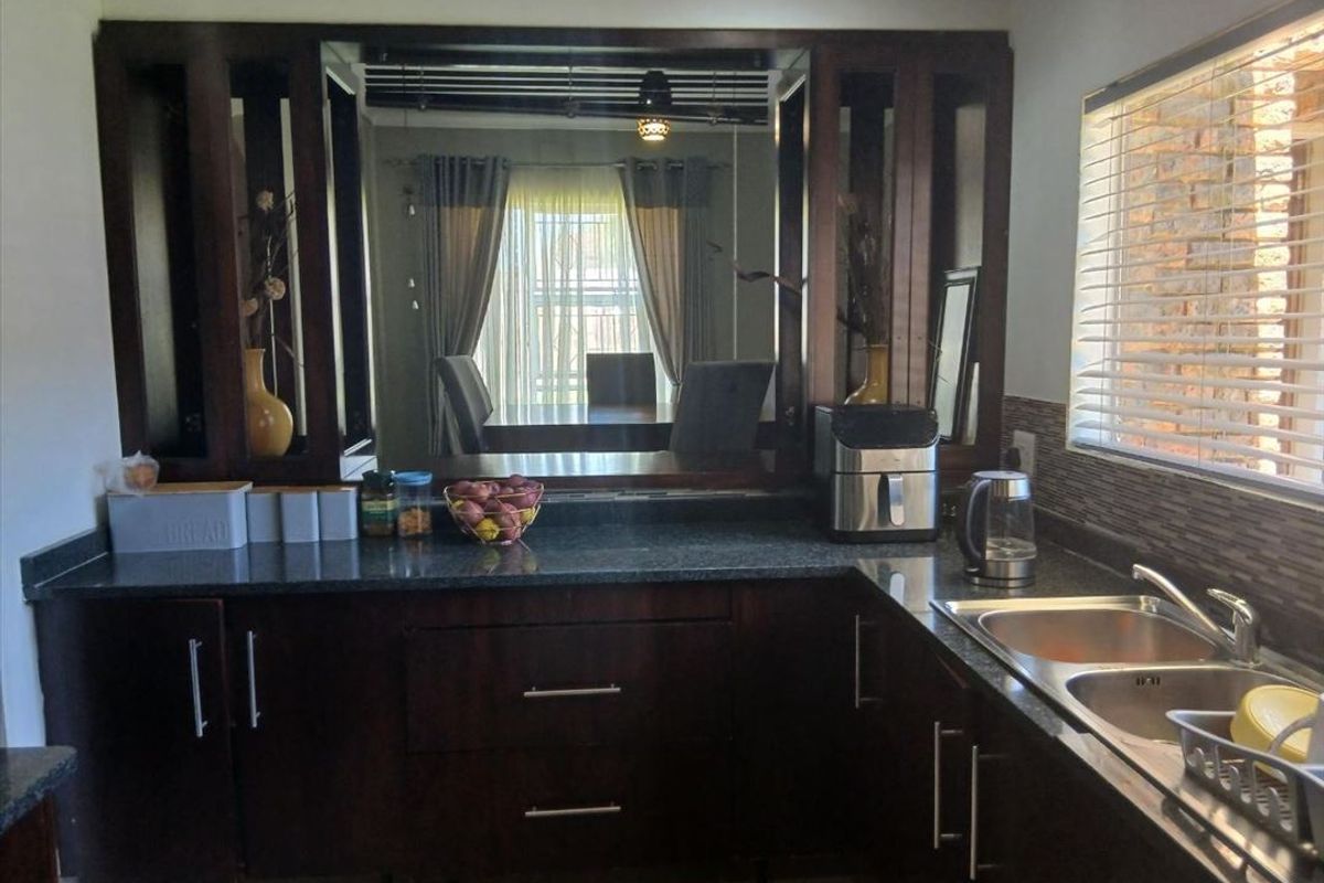 FAMILY LIVING WITH STYLE IN TERENURE - Photo 2