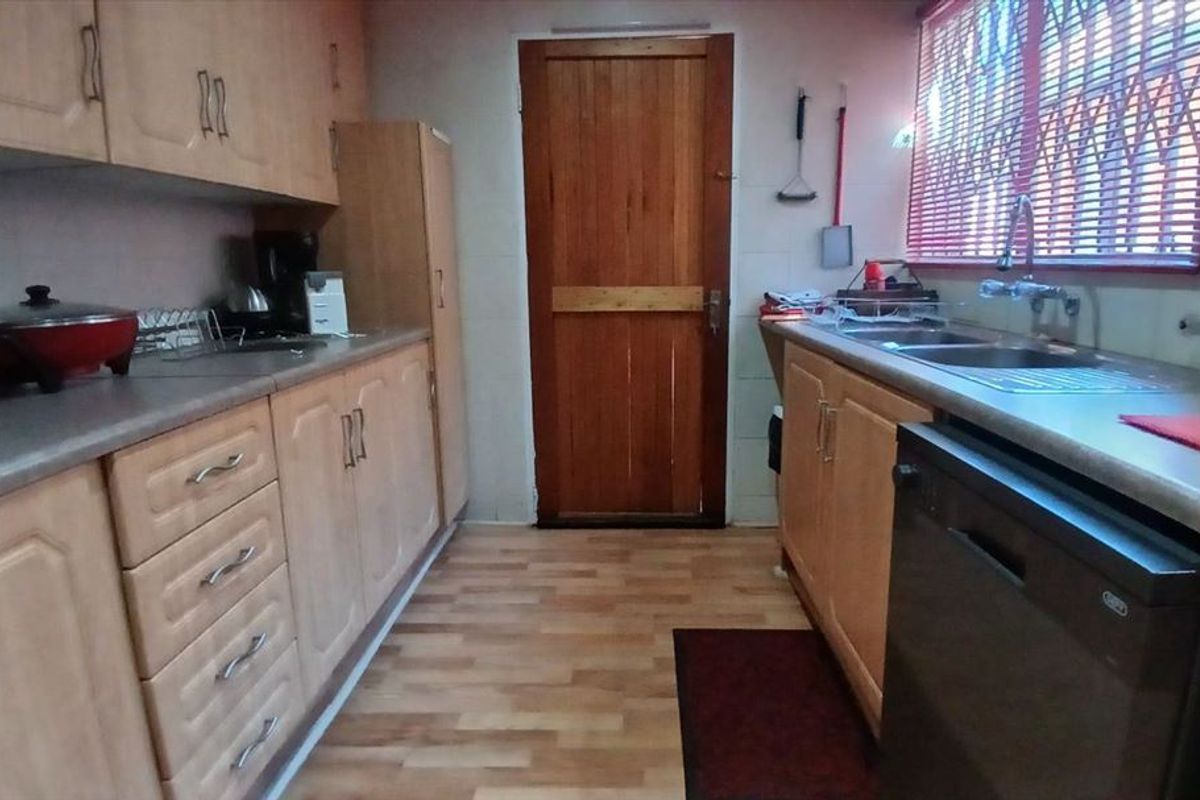 Kempton Park Comfort Meets Modern Living   - Photo 5