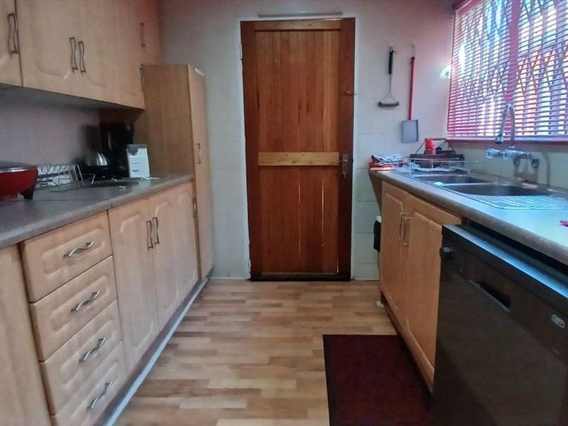 Kempton Park Comfort Meets Modern Living   - Photo 5