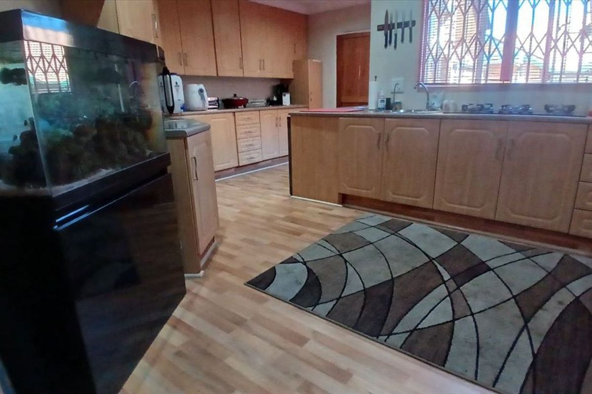 Kempton Park Comfort Meets Modern Living   - Photo 4