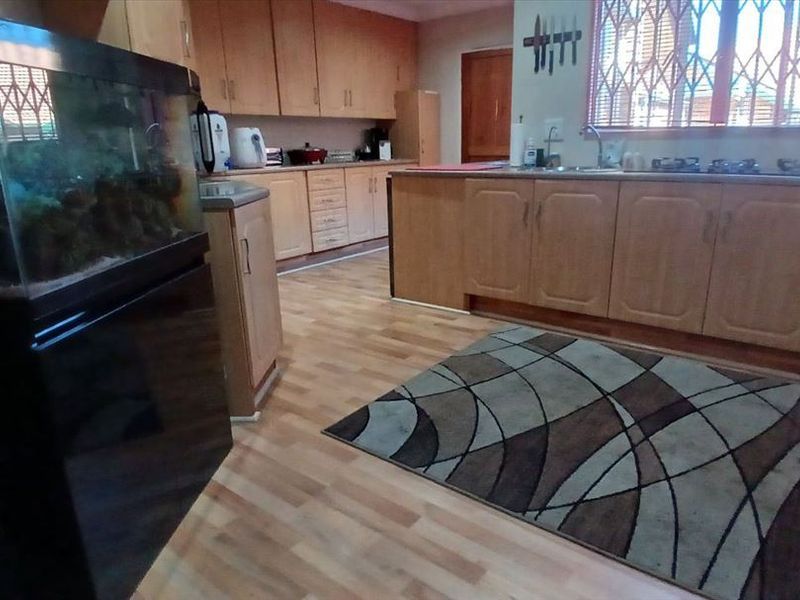 Kempton Park Comfort Meets Modern Living   - Photo 4