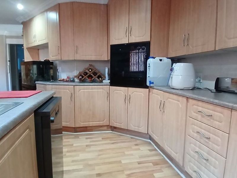 Kempton Park Comfort Meets Modern Living   - Photo 2