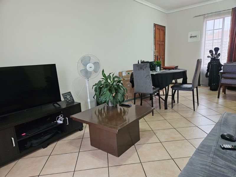 Modern 2-Bedroom Apartment in Secure Eco Park Estate  - Photo 7