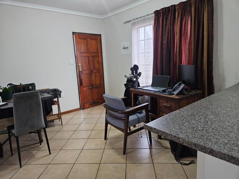 Modern 2-Bedroom Apartment in Secure Eco Park Estate  - Photo 8