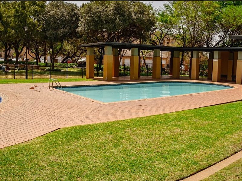 Modern 2-Bedroom Apartment in Secure Eco Park Estate  - Photo 6