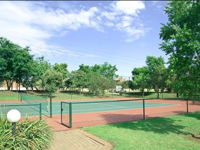 Modern 2-Bedroom Apartment in Secure Eco Park Estate  - Photo 5