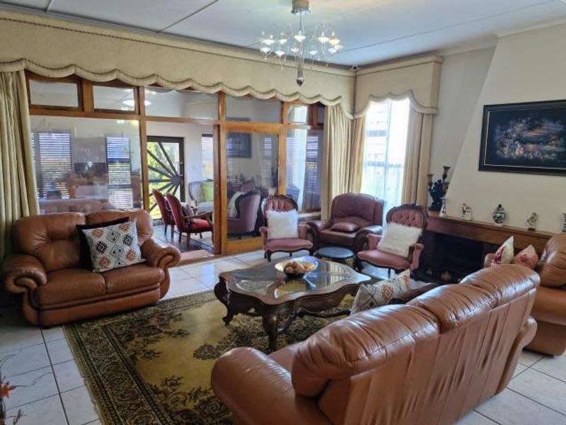 5 BEDROOM HOUSE FOR SALE IN SUNNYRIDGE - Photo 5