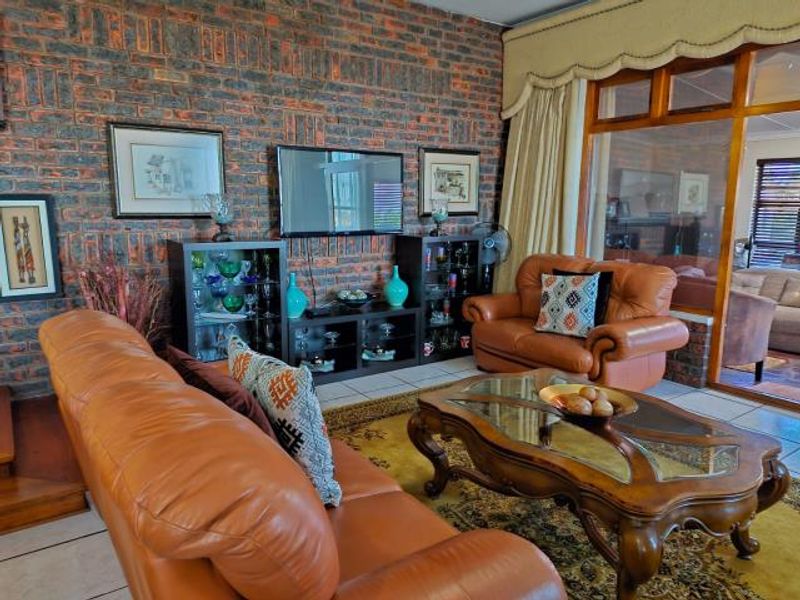 5 BEDROOM HOUSE FOR SALE IN SUNNYRIDGE - Photo 9