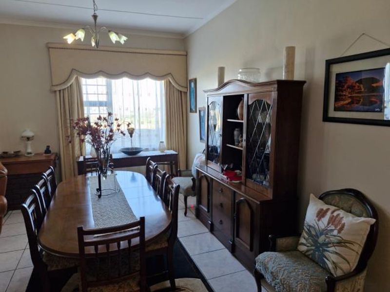 5 BEDROOM HOUSE FOR SALE IN SUNNYRIDGE - Photo 7