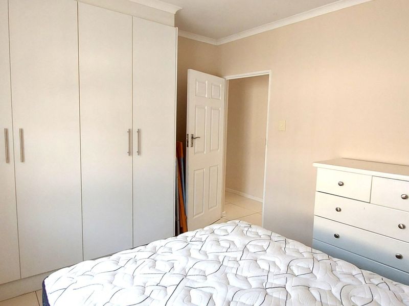 Modern 3-Bedroom Townhouse for Sale in Cambridge West - Photo 10