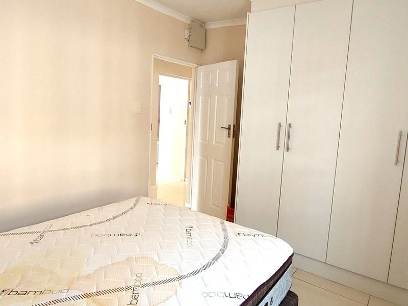 Modern 3-Bedroom Townhouse for Sale in Cambridge West - Photo 8