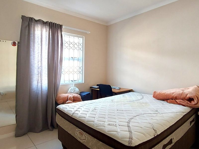 Modern 3-Bedroom Townhouse for Sale in Cambridge West - Photo 9