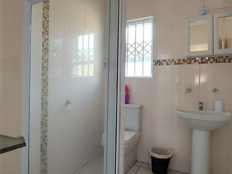 Modern 3-Bedroom Townhouse for Sale in Cambridge West - Photo 6