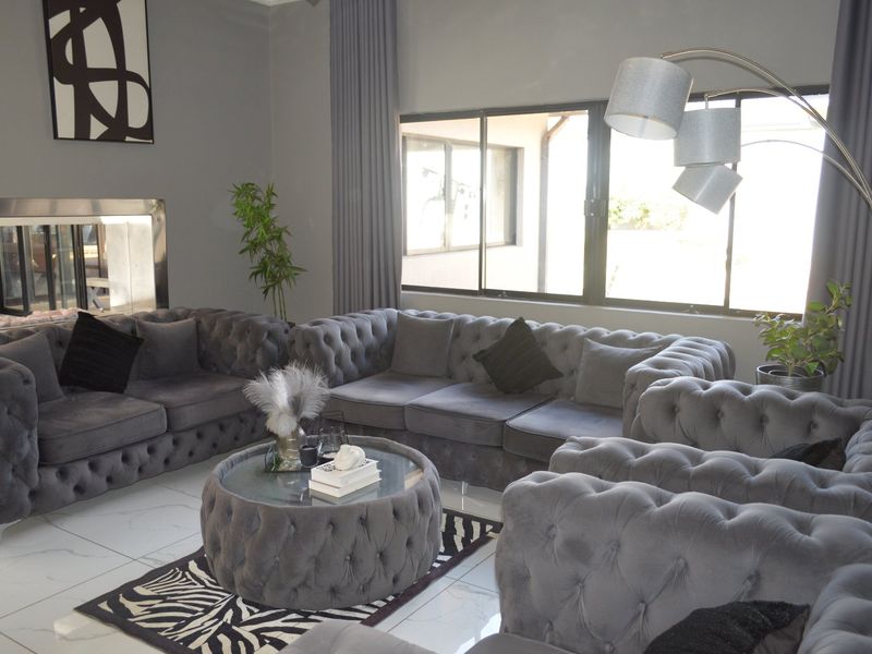 First Time on the Market in Years – An Exclusive Masterpiece in Prestigious Wilkoppies SOLE AND EXCLUSIVE MANDATE - Photo 10