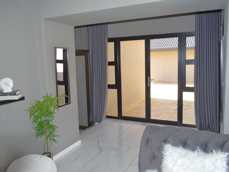 First Time on the Market in Years – An Exclusive Masterpiece in Prestigious Wilkoppies SOLE AND EXCLUSIVE MANDATE - Photo 8