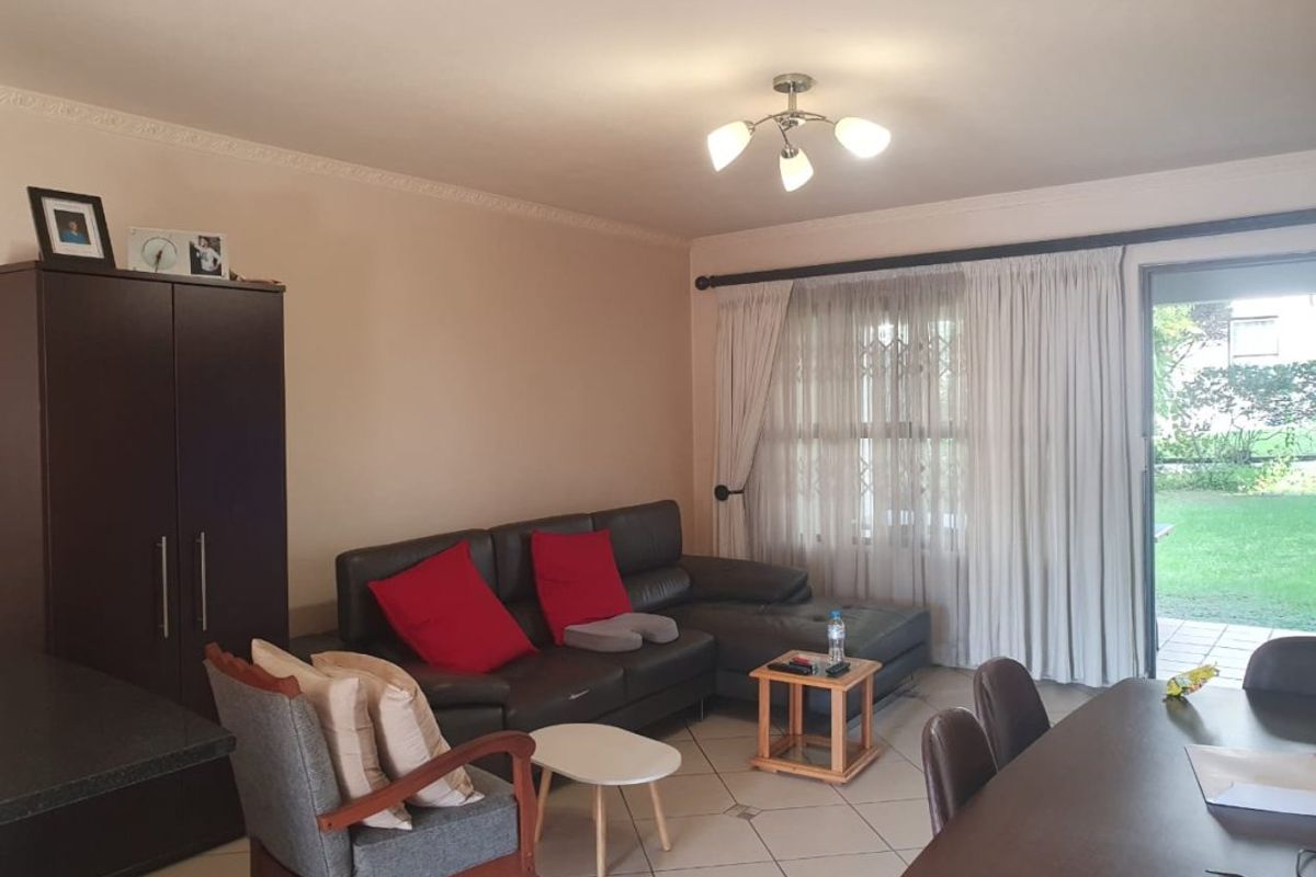 Stunning Edenvale Townhouse with Fibre Living - Photo 3