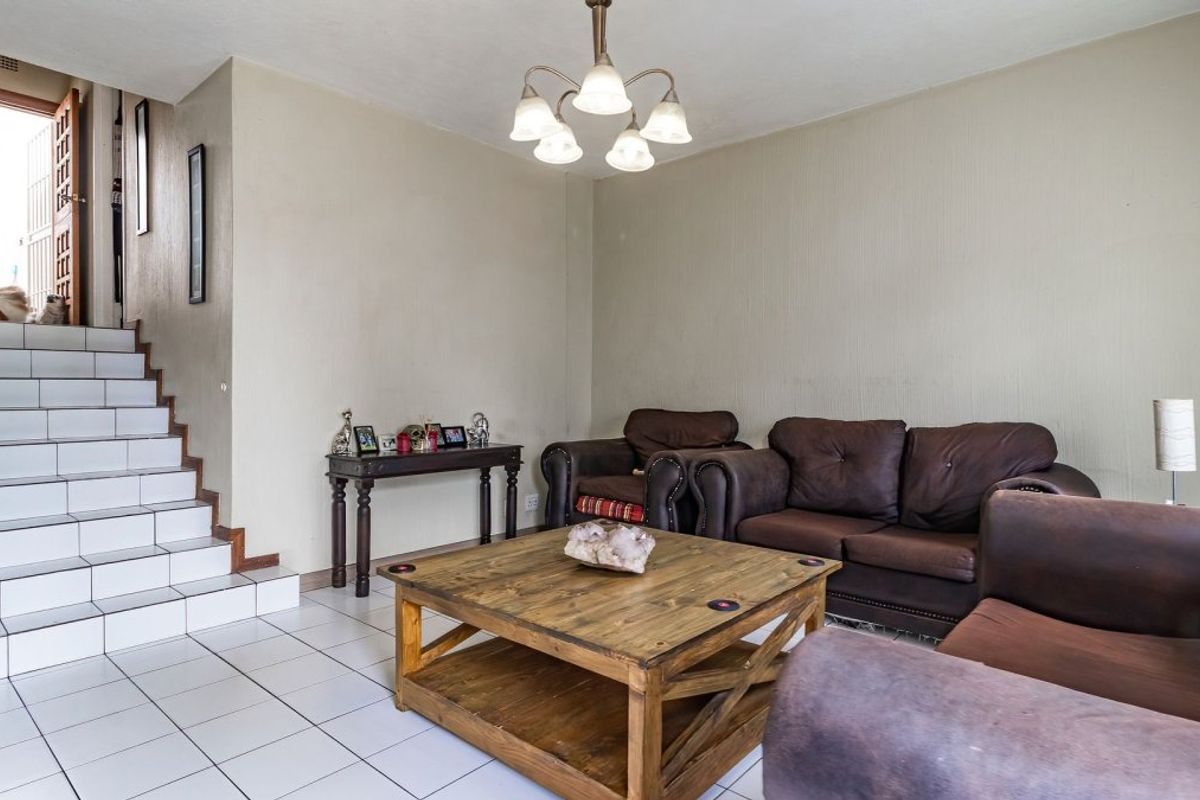 Sunnyrock Townhouse with fibre and security - Photo 4