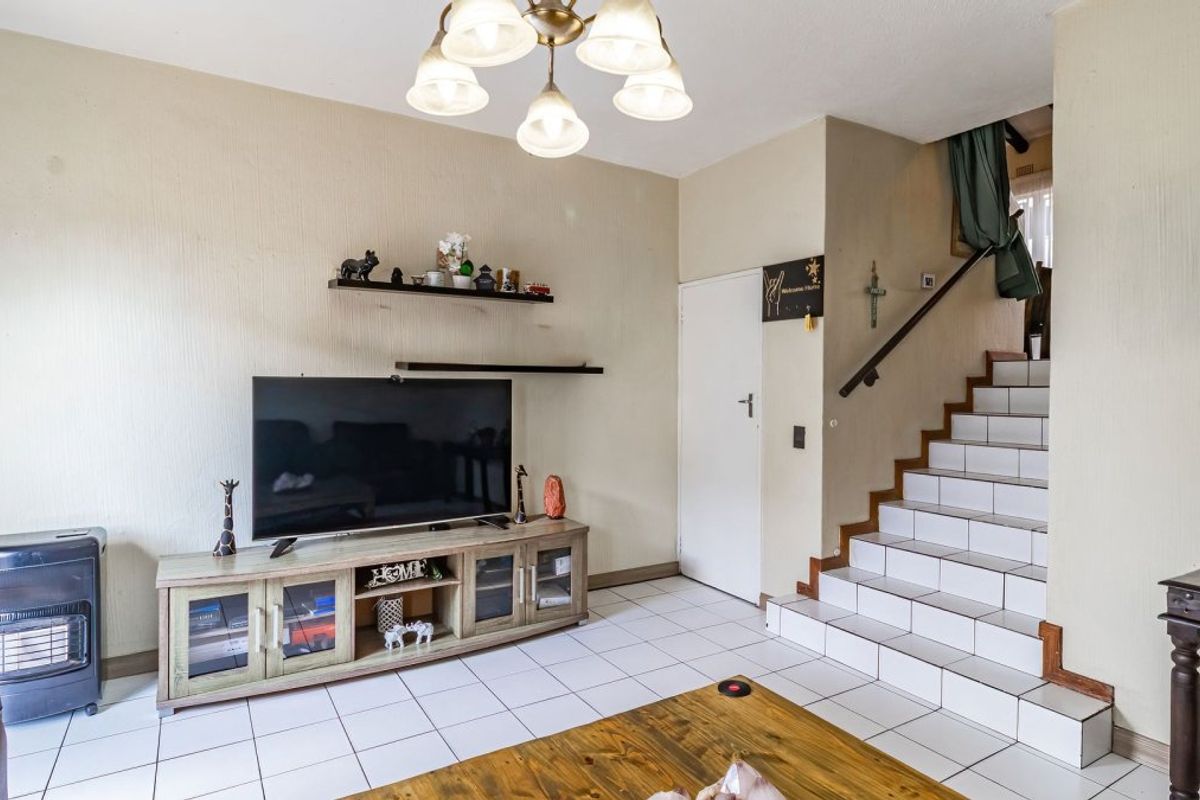 Sunnyrock Townhouse with fibre and security - Photo 5