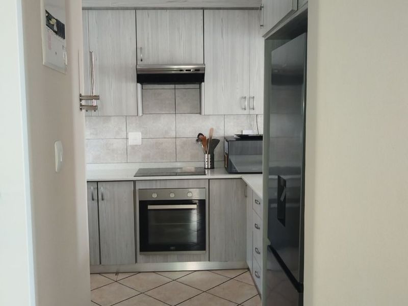 VERY NEAT TOWNHOUSE! AVAILABLE NOW!! - Photo 10