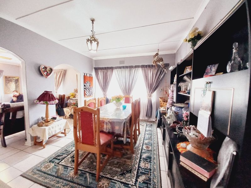 Charming Klopperpark Home with Fibre Ready Living - Photo 4