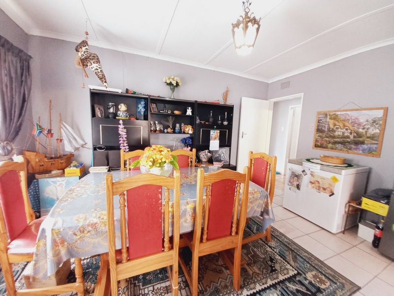 Charming Klopperpark Home with Fibre Ready Living - Photo 5