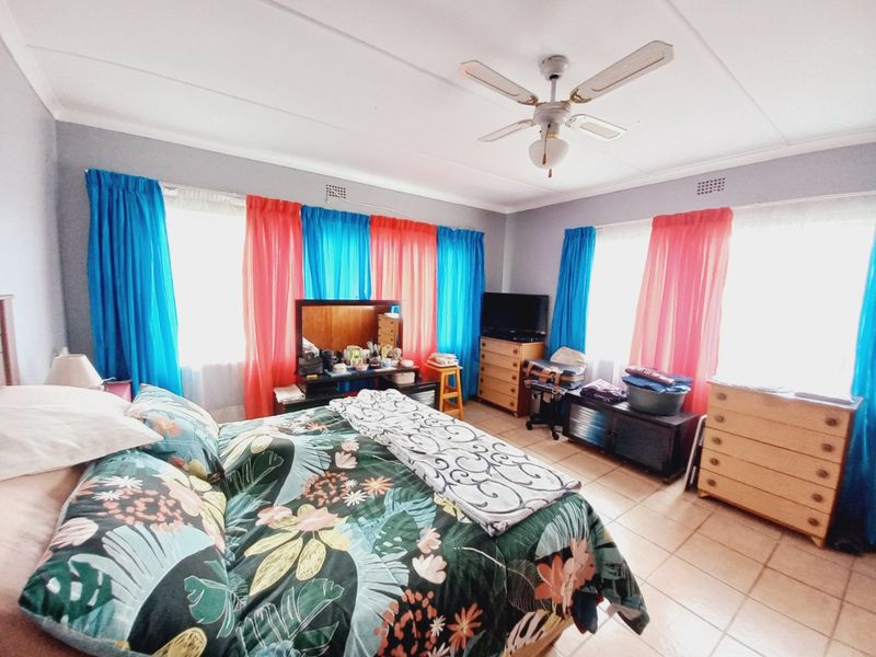 Charming Klopperpark Home with Fibre Ready Living - Photo 8