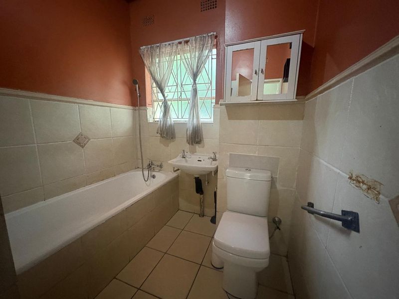 1 Bed, One Bath Spacious Apartment in the Heart of Windsor East - Photo 10